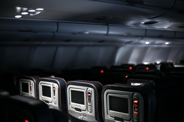【海外旅行・出張に】飛行機の機内を快適に過ごすアイテム５つ