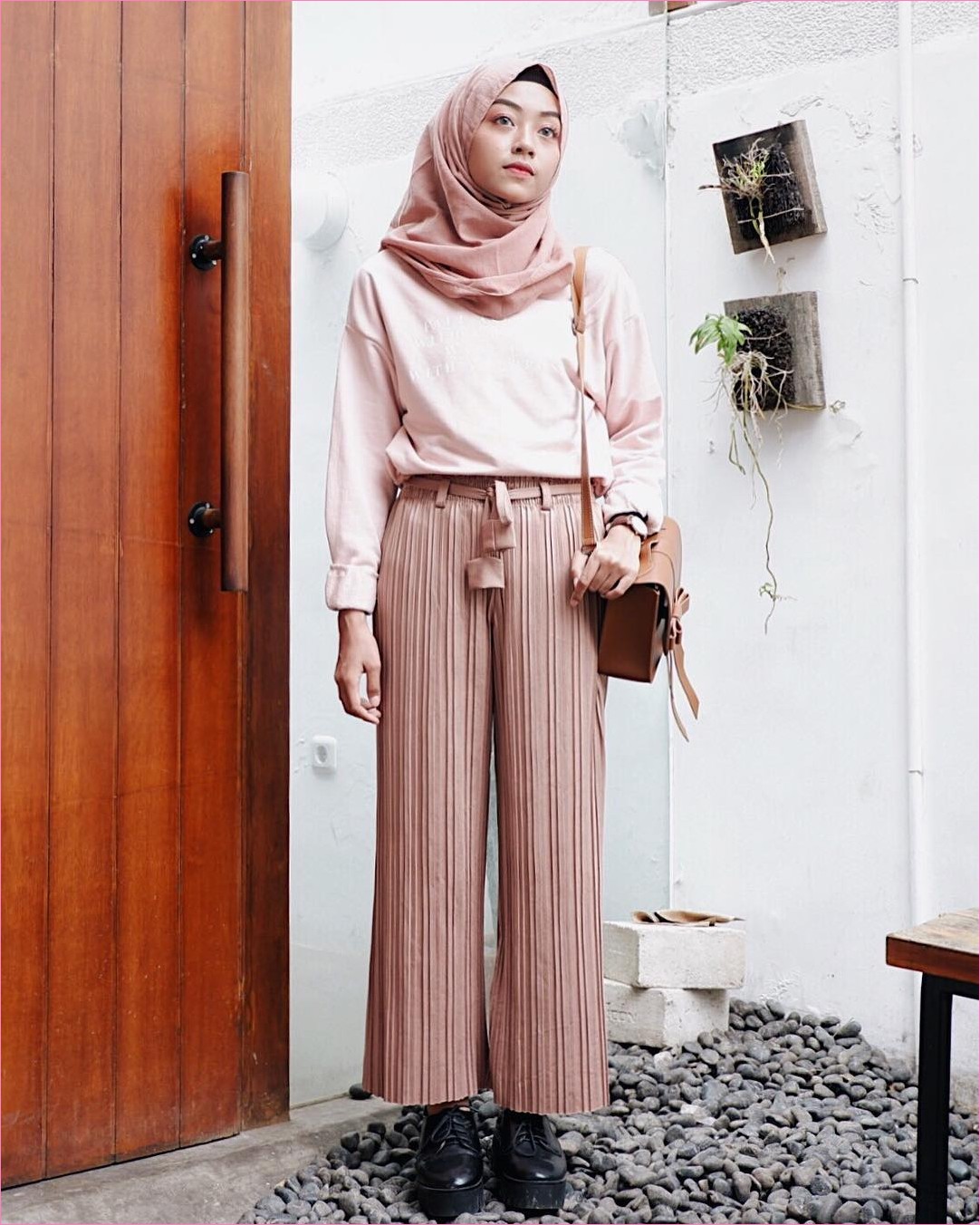 32 Pilihan Outfit Celana  Kulot  Untuk Hijabers Ala  