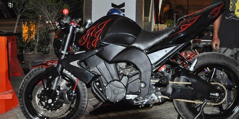 modifikasi motor byson warna hitam 