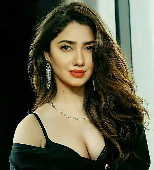 Mahira Khan hottest looks, mahira Khan sexy, Mahira Khan Big boobs and Cleavage show, Mahira Khan lovely smile, Mahira Khan bra and Bikini, mahira Khan clevege Show, Mahira Khan boobs