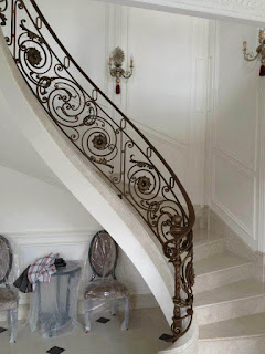 http://ornamenbesitempadzakyjaya.blogspot.com/2015/10/railing-tangga-klasik-railing-tangga.html