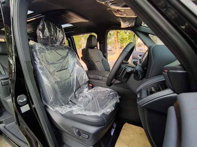 Interior Toyota Alphard Hybrid Modellista