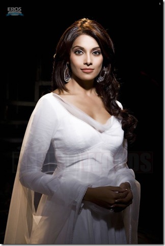 03 Bipasha Basu  sexy in Pankh