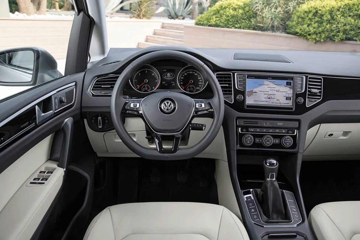 Golf Sportsvan 2015 - interior