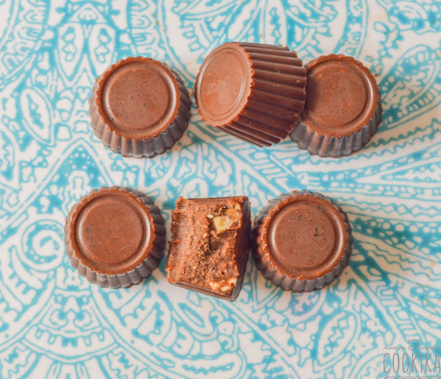 Vegan mini chocolates with almonds