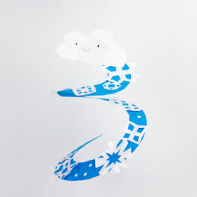 twirly whirly paper snowflake mobile- such a fun kids winter snow craft!