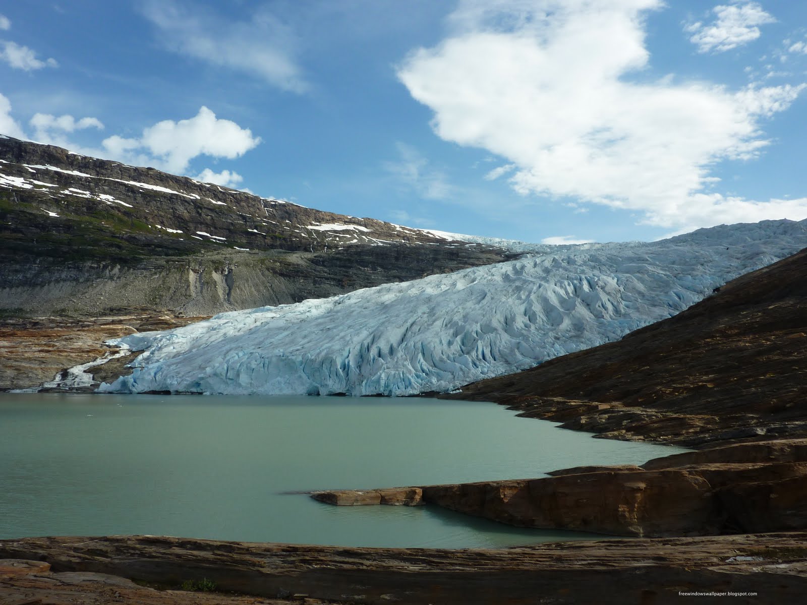Windows Wallpaper: Glacier (Norway)