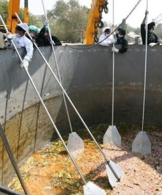 Making world's largest portion of Biriyani