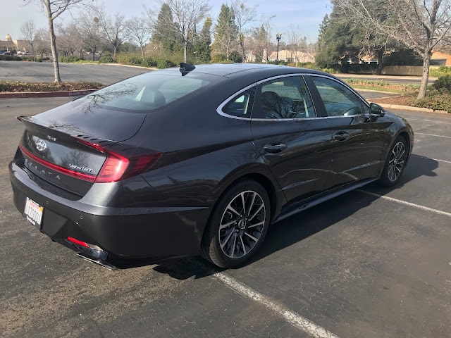 Rear 3/4 view of 2020 Hyundai Sonata Limited