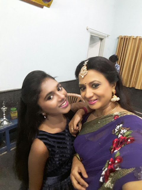Vanishree happy moment with daughter