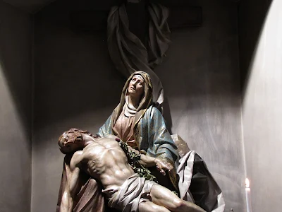 QUINTO MISTERIO Crucifixión de Jesús y soledad de María