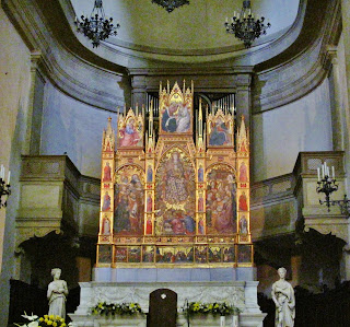 Golden alter retable in Santa Maria Assunta, Montepulciano, Tuscany, Italy