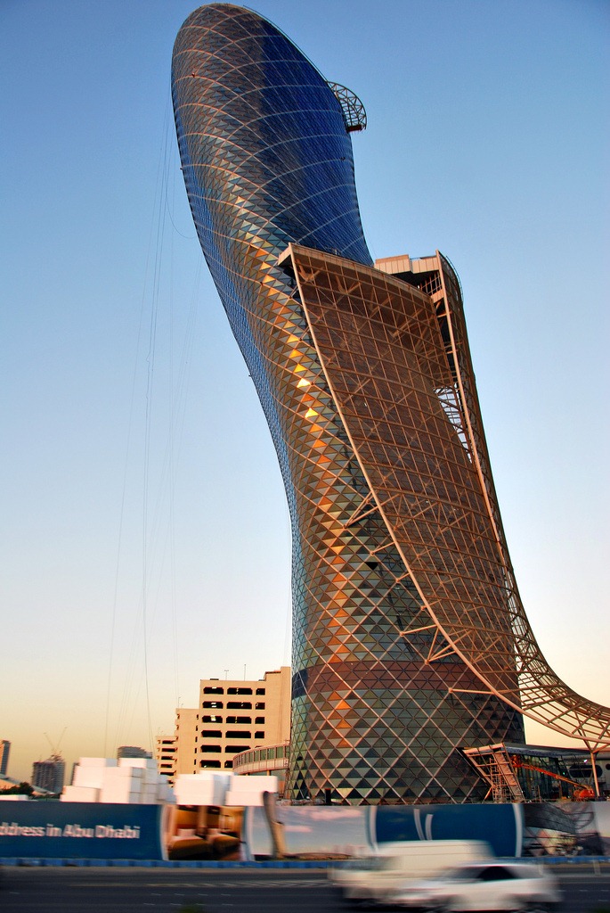 Capital Gate Building: A inclinada torre de Abu Dhabi