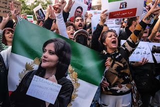 iranska politiska aktivister kvinnorättsorganisation protesterar mot regimen i malmö och visade sina stöd för iranska folket och arbetarnas strejk i iran.