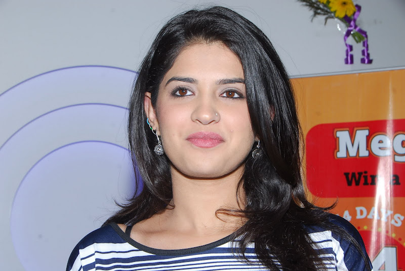 Deeksha Seth Cute N Stylish Pics From Tata Docomo Event wallpapers