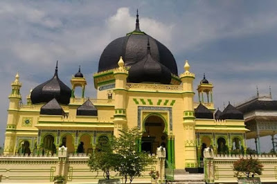 Gambar Masjid Azizi (Langkat)