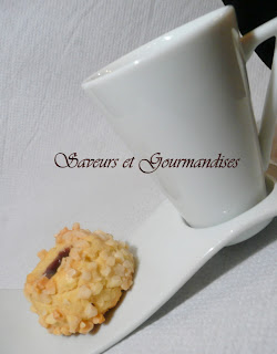 Petits fours amandes confiture.