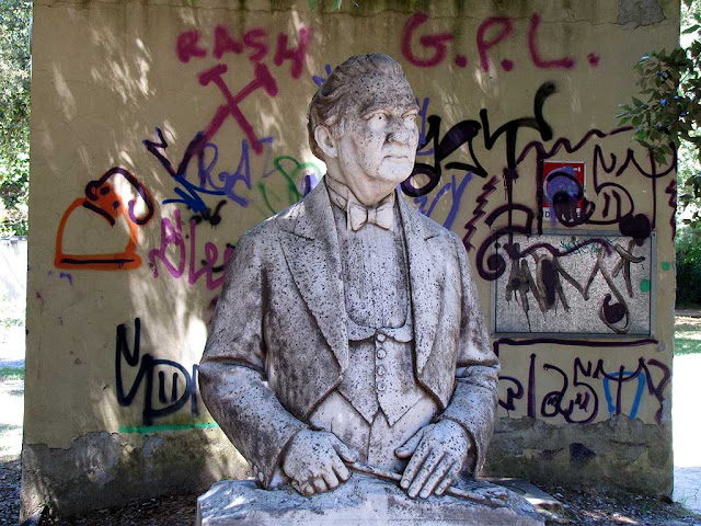 Busto di Pietro Mascagni, Villa Fabbricotti, Livorno