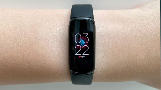 3. Fitbit Luxe