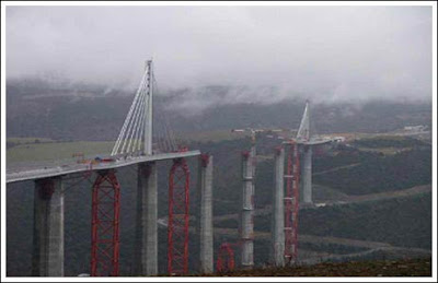 Foto Jembatan Tertinggi Di Dunia Millau Bridge