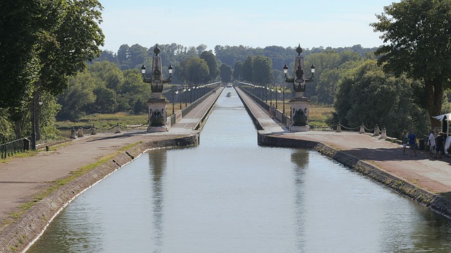 Briare Aqueduct, Prancis