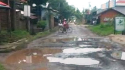 Infrastruktur  Jalan Pecantilan Desa Tawangsari Losari Cirebon Teramat Buruk, Apakah  Jabar Terlupakan ?