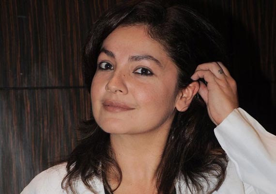 Pooja Bhatt HD Wallpaper