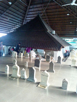  Makam Sunan Bonang