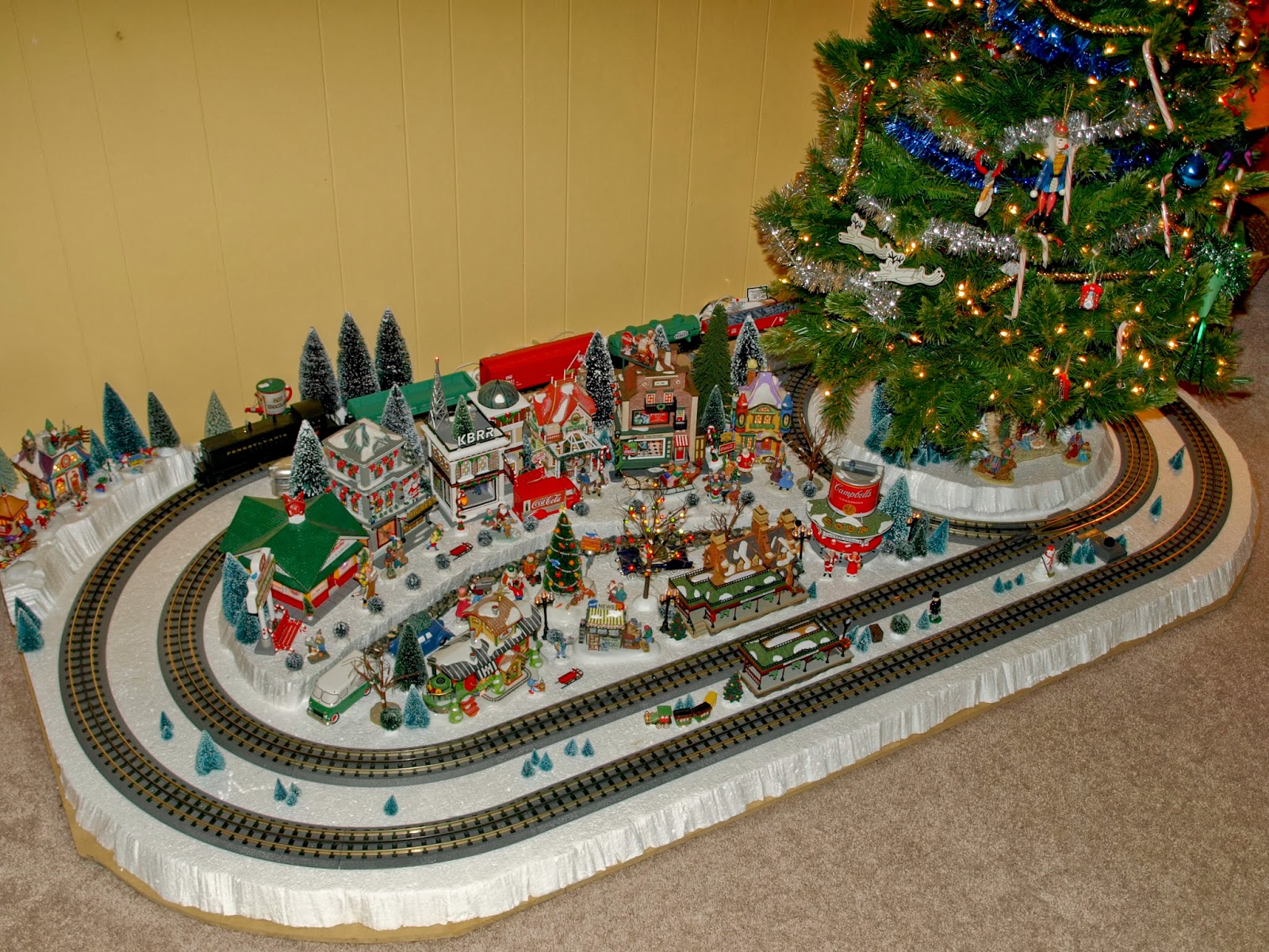 Chinook Hobby Talk: Guide to a Simple Train Around the Christmas Tree