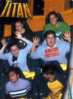12 foto lucu Gaya dan Wajah Unik Penumpang Roller Coaster