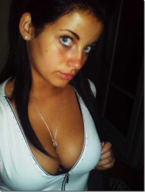 cleavage-girls-hot-weapons-25
