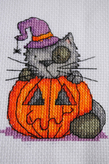 Durene Jones Cross Stitch, Mini cross stitch finish, Halloween, cat, stitching, handmade