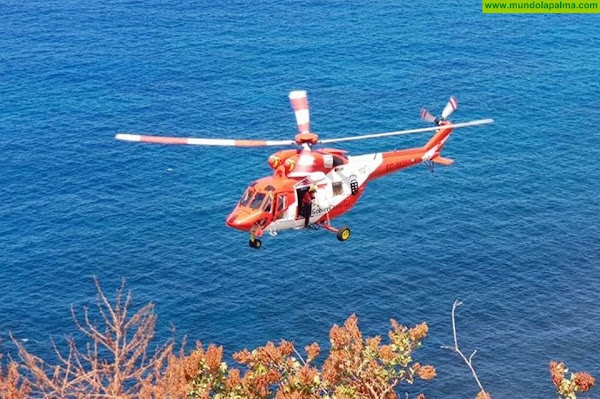 Helicóptero del GES y Bomberos rescatan a una senderista lesionada en Garafía