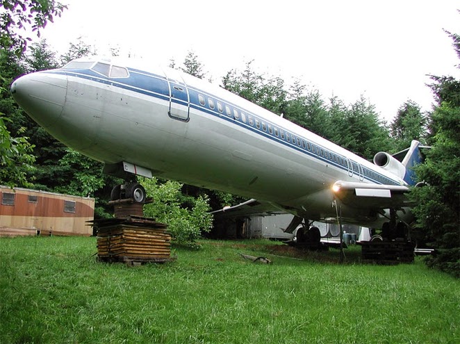 Man Turns Retired Boeing 727 Air-plane into Fully Functioning House [Photos]