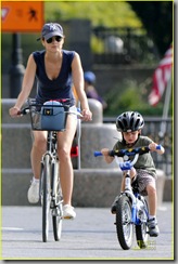 bridget-moynahan-bike-riding-with-mcg-and-john-09