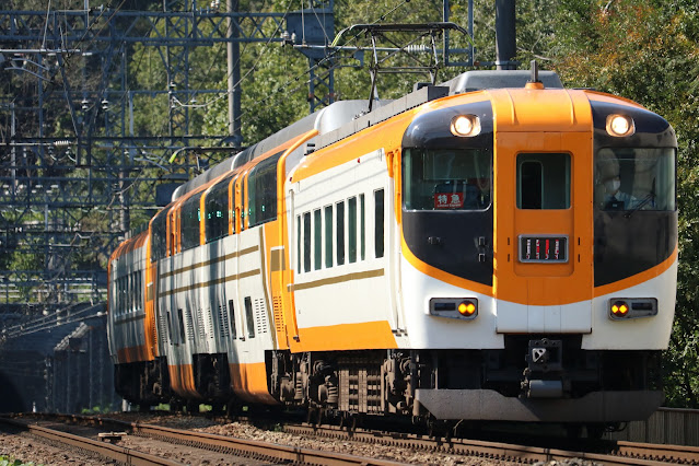 近鉄大阪線 大阪教育大前第1号踏切(大阪教育大前駅ー関屋駅間) 30000系ビスタカー