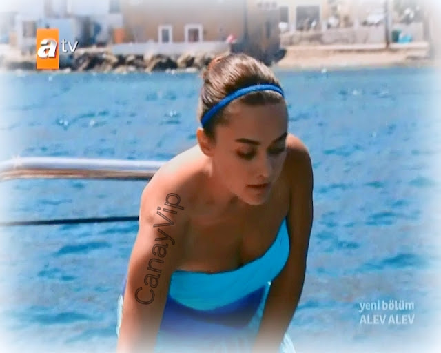 Hande Soral Bikini