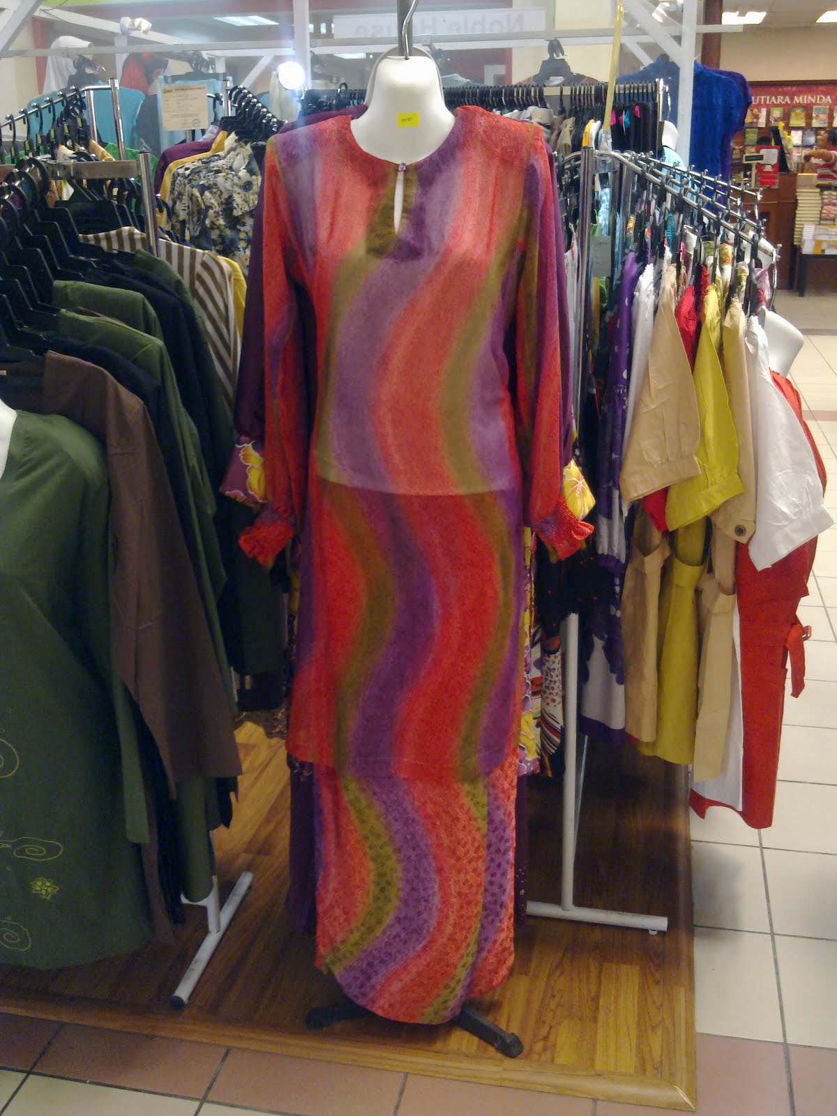 Butik Pakaian  Yuni Menjual Membekal pakaian  Wanita 