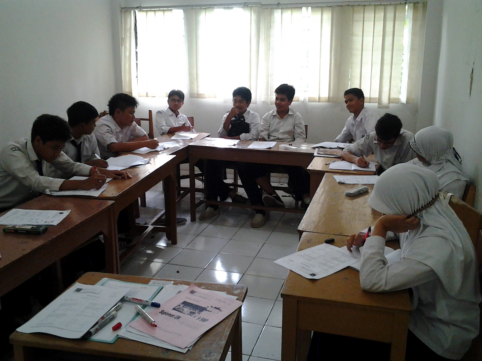 Hasil survey pada bulan April Mei 2012 terhadap sejumlah siswa kelas 9 SMP di dua sekolah di Jakarta Timur yaitu SMPN 117 Jakarta dan SMPIT Ar Rudho
