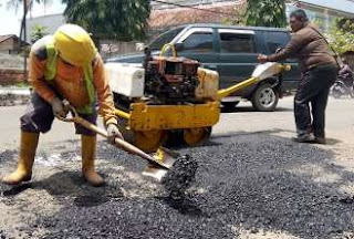 Penutupan Lubang Jalan Secara Konvensional