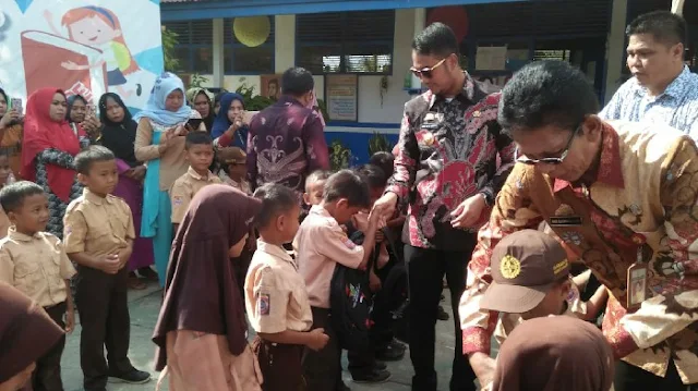 Tahun Ini, Program Seragam Sekolah Gratis Bupati ASA juga Sasar Sekolah Swasta