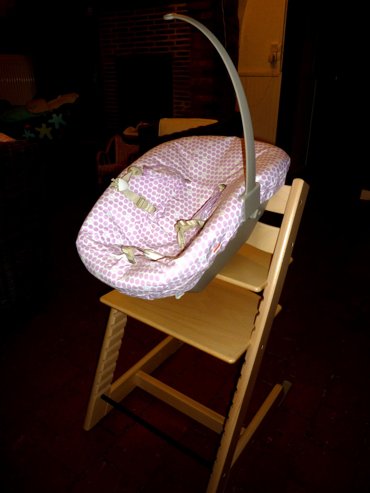 Ce "truc génial" c est la chaise haute Tripp Trapp de chez Stokke Avec en nouveauté depuis novembre 2010 la "coquille de noix" qui se fixe dessus et qui