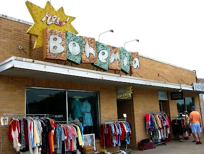 Vintage Clothes Store on Vintage Stores In Austin