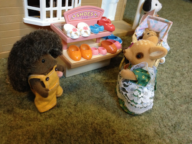 Sylvanian Families Village Shoe Shop Moss Reindeer Baby Pram 