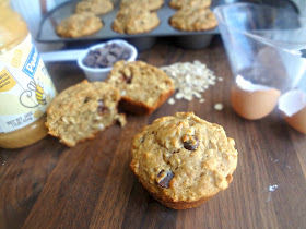 Peanut Butter Chocolate Chip Oat Muffins {HEALTHY}