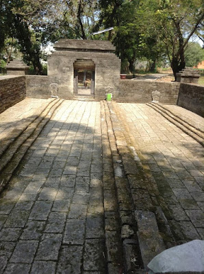 Wisata Gresik - Makam Panjang Siti Fatimah Binti Maimun Desa Leran Kecamatan Manyar Kabupaten Gresik