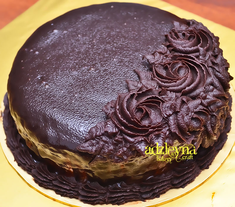 Adzleyna Bakery and Craft (ABC): Kek Coklat Moist: Hiasan 