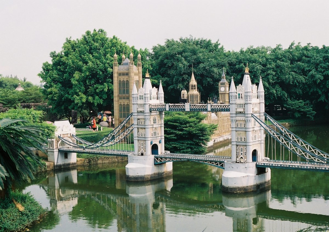 Tower Bridge - London, England - This Epcot-like Chinese Theme Park Is Equal Parts Creepy And Interesting