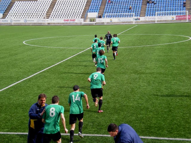 Players entering the pitch one by one