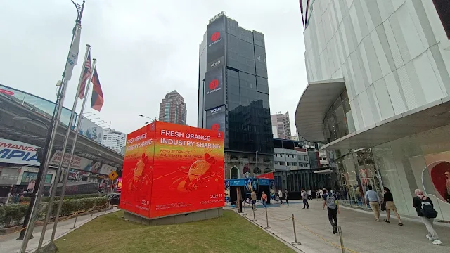 Lot 10 Giant Cube Malaysia Digital Screen Advertising Bukit Bintang Walk Kuala Lumpur